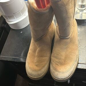 Men’s ugg boots size 10